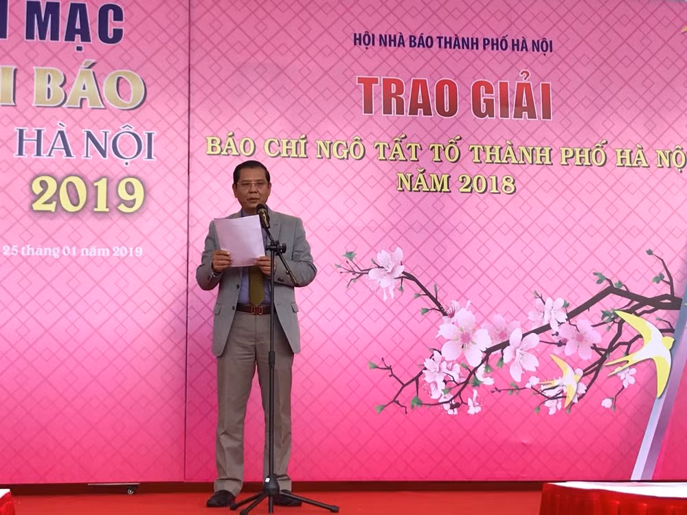 Đồng chí Tô Quang Phán, Chủ tịch Hội Nhà báo TP Hà Nội phát biểu tại lễ khai mạc.