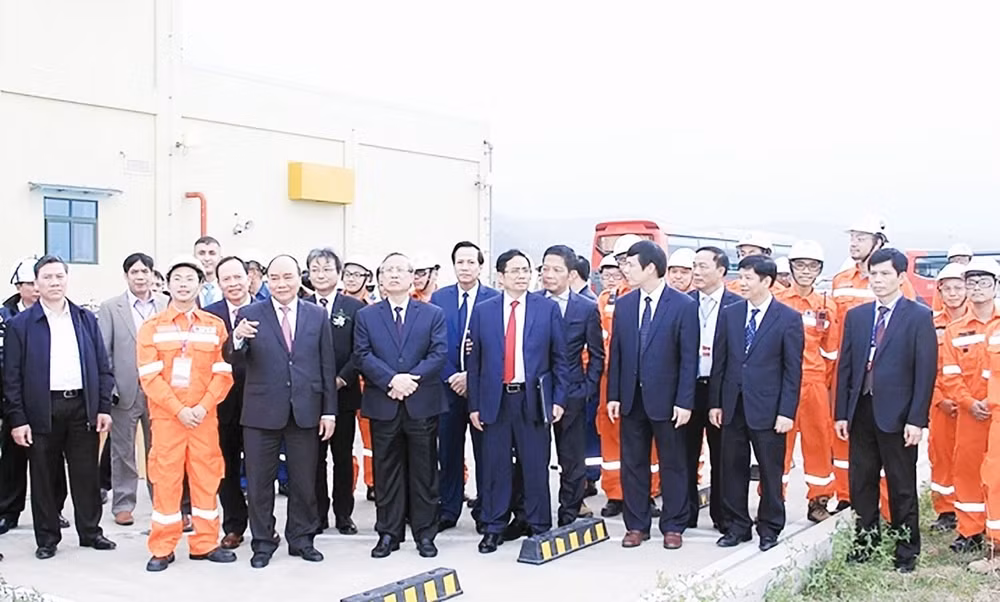 Thủ tướng Nguyễn Xuân Phúc thăm Khu Liên hợp Lọc hóa dầu Nghi Sơn.