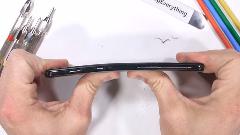 Xiaomi Mi MIX 3 vượt qua bài 
