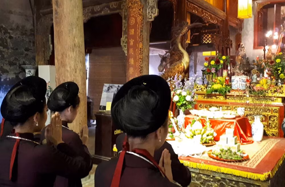Tái hiện hoạt động chuẩn bị mâm cỗ cúng Giao thừa, đón Tân niên. baotintuc