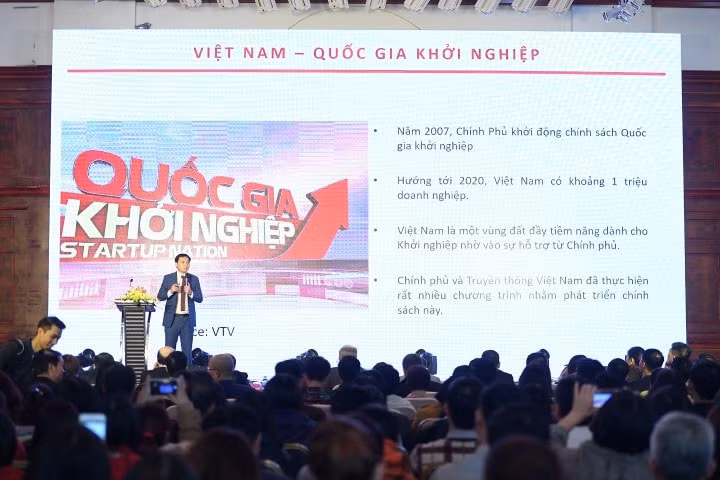 Ông Nguyễn Phương Sơn – G.Đ Đối ngoại Amway Việt Nam trình bày những con số ấn tượng về tinh thần khởi nghiệp tại Việt Nam.