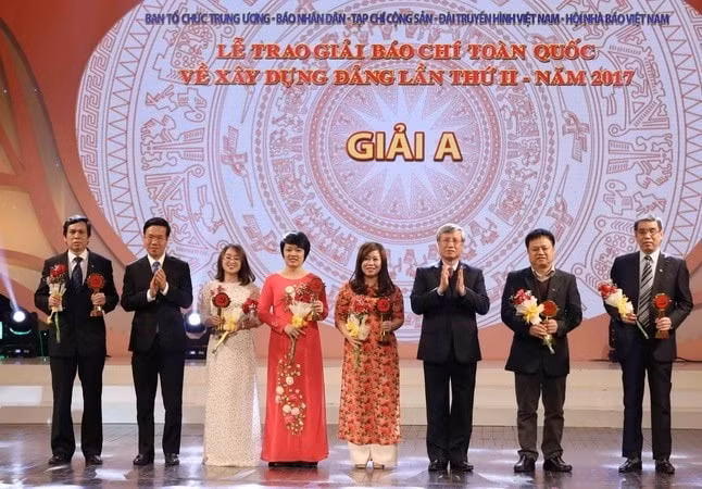 Lễ trao giải Búa liềm vàng năm 2017