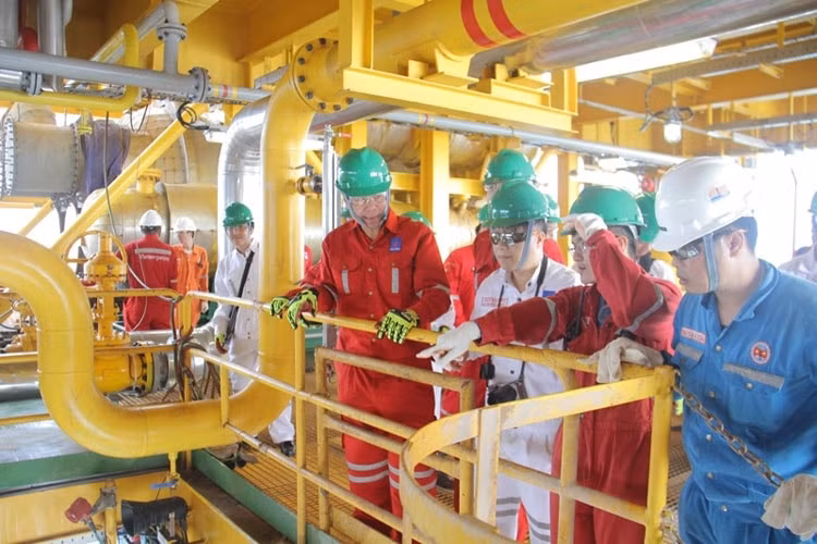 Lãnh đạo Tập đoàn kiểm tra công tác tại giàn PVDrilling VI cùng giàn khai thác CTC1-WHP