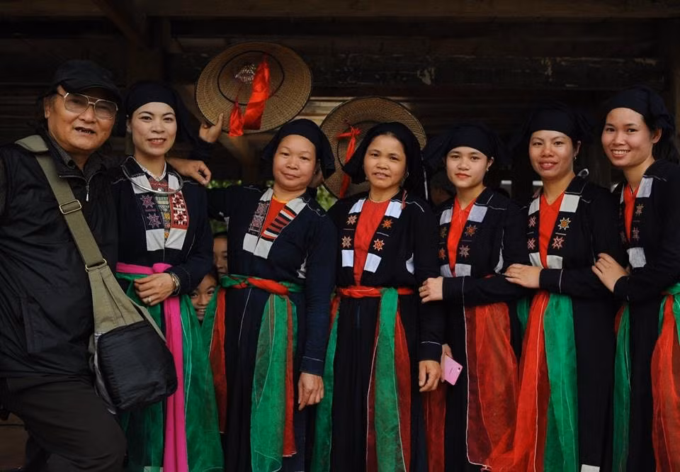 Nhà báo, nhạc sĩ, Nghệ sĩ Ưu tú Lương Nguyên đam mê đi sưu tầm, ghi âm dân ca các dân tộc thiểu số (Ảnh: NVCC)