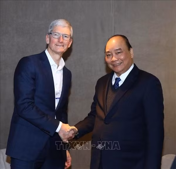 Thủ tướng Nguyễn Xuân Phúc tiếp Giám đốc điều hành Tập đoàn công nghệ máy tính Apple của Mỹ, Ngài Tim Cook. Ảnh: TTXVN