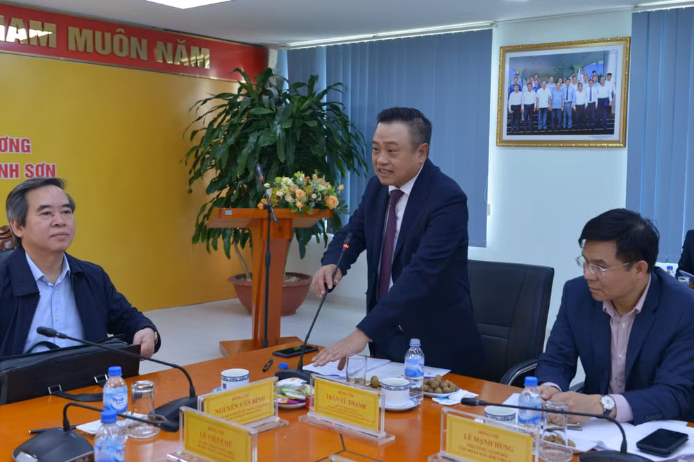 : Đồng chí Trần Sỹ Thanh - Ủy viên Trung ương Đảng, Phó Trưởng Ban Kinh tế Trung ương, Bí thư Đảng ủy, Chủ tịch HĐTV PVN phát biểu tại buổi làm việc.