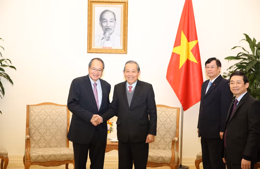 Phó Thủ tướng Thường trực Chính phủ Trương Hòa Bình tiếp ông Lucien Wong, Tổng Chưởng lý Singapore. Ảnh: Lê Sơn