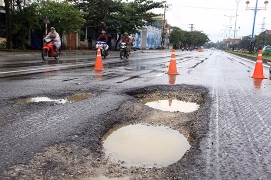 Siết công tác quản lý, duy tu các công trình giao thông đường bộ, xóa bỏ hoàn toàn các hiện tượng sình lún, 