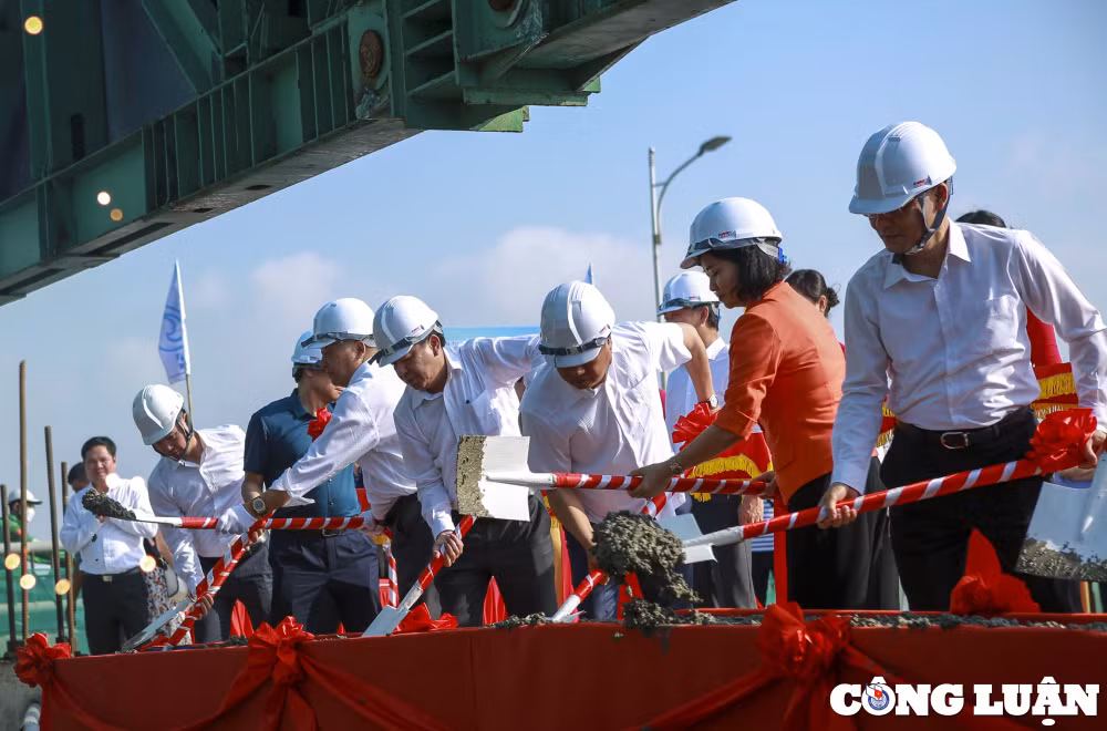 ha noi hop long cau vinh tuy 2 vuot song hong hinh 6