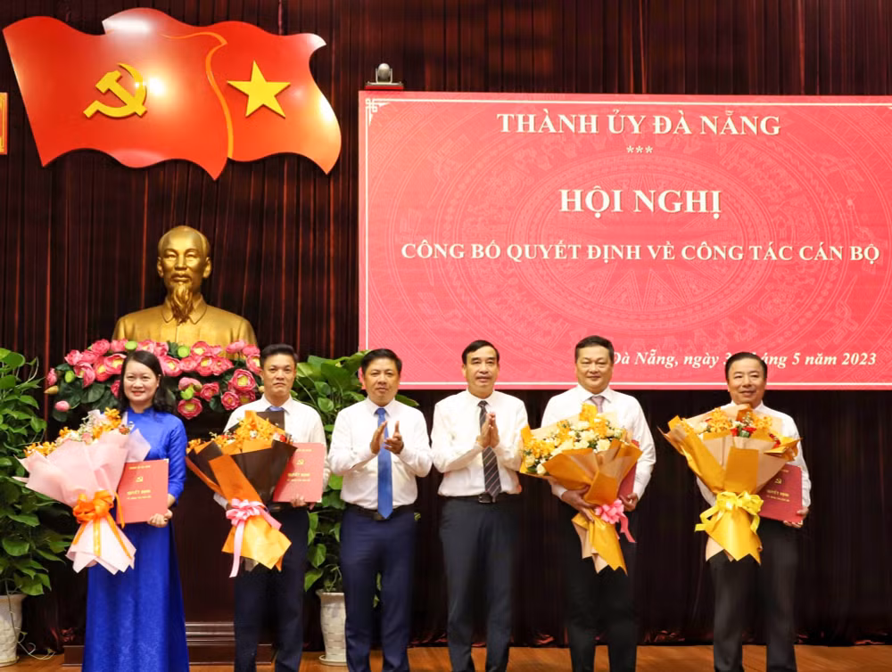 da nang bo nhiem chu tich ubnd quan cam le va nhieu can bo cap so hinh 1
