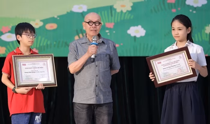 nha van tran duc tien gianh giai hiep si de men 2023 hinh 3