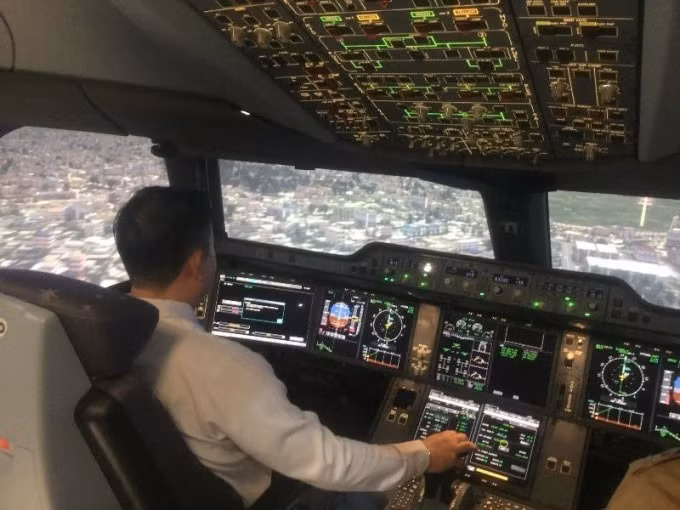 tp hcm trung tam huan luyen bay tren buong lai mo phong duoc hoat dong tro lai hinh 1