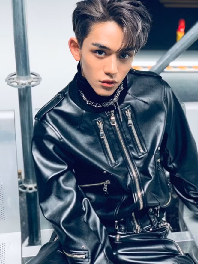 nam ca si lucas nct mat sach danh tieng vi scandal tinh duc o tuoi 22 hinh 1
