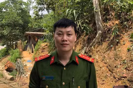 Đại uý công an kể lại giây phút lao vào dòng nước lũ cứu người