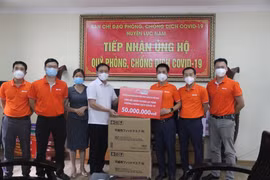 Ngân hàng MSB và Hội Nhà báo Bắc Giang chia sẻ khó khăn với người dân vùng dịch