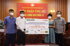 Báo Sức khoẻ và Đời sống, Báo Gia đình và Xã hội các nhà hảo tâm ủng hộ vùng tâm dịch đợt 3