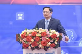 Đẩy mạnh xây dựng và hoàn thiện hệ thống kết cấu hạ tầng chiến lược về giao thông, viễn thông