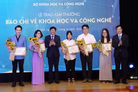 Tiếp tục nhận và xét tặng Giải thưởng báo chí về khoa học và công nghệ năm 2021