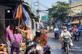 Để tình trạng chợ tự phát "mọc ra" làm tăng nguy cơ mất an toàn phòng dịch
