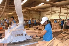Doanh nghiệp gỗ tăng tốc sản xuất kịp trả đơn hàng cuối năm