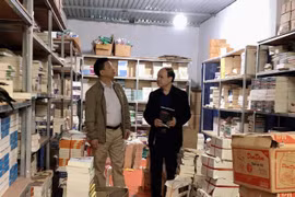 9X kinh doanh sách bị nghi in lậu, số lượng được tính hàng tấn