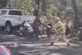 Cảnh sát giao thông bị một người đàn ông dùng dao tấn công