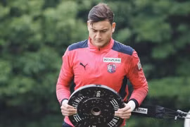 Đặng Văn Lâm lần đầu bắt chính cho CLB Cerezo Osaka