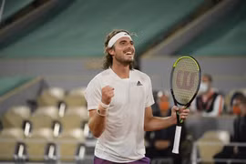 Stefanos Tsitsipas đánh bại tay vợt Daniil Medvedev để vào bán kết Giải Pháp mở rộng 2021