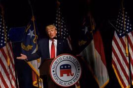 Trở lại sân khấu, Trump khuấy động chính trường Mỹ