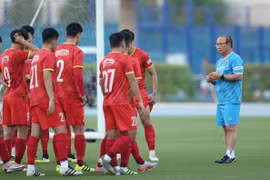 Bộ Y tế yêu cầu không tụ tập xem bóng đá để phòng chống dịch COVID-19