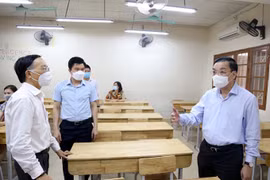 Chủ tịch Hà Nội: Đảm bảo tuyệt đối an toàn phòng dịch cho kỳ thi tuyển sinh lớp 10