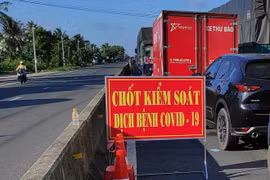 Bạc Liêu: Lấy mẫu xét nghiệm cho tài xế tại cửa ngõ tỉnh