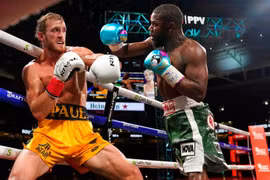 “Độc cô cầu bại" Mayweather không thể hạ knock-out đối thủ
