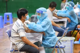 Thủ tướng: Bộ Y tế, Bộ Quốc phòng hỗ trợ các địa phương tiêm vaccine nhanh nhất có thể
