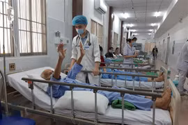 Cứu sống cụ ông 84 tuổi bị đột quỵ liệt nửa người khi đi vệ sinh lúc 0h