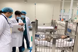 Sau 24 tiếng bị rơi từ tầng 12, bé H. được chuyển khoa điều trị