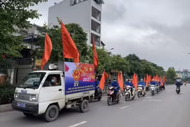 Tích cực vận động cử tri đi bầu cử qua mạng xã hội trong nước, hệ thống loa truyền thanh