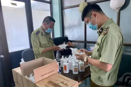 Phát hiện “chợ thuốc” Hapulico bán nước sát khuẩn giả