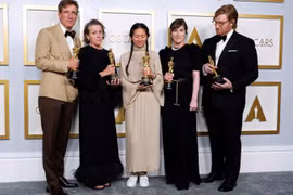 Oscar 2021: Phim Nomadland của đạo diễn Chloe Zhao giành 3 tượng vàng