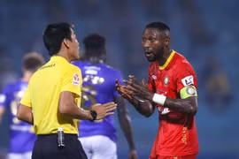 Tiền đạo nhập tịch Hoàng Vũ Samson bị treo giò 3 trận đấu