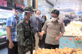 Phó Thủ tướng Vũ Đức Đam: Nên tạo điều kiện cho F0 đã khỏi bệnh tham gia soạn, đóng hàng hoá