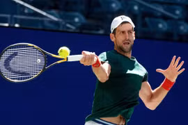 Novak Djokovic mất một set trước tay vợt 18 tuổi ở US Open