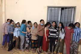 Triệt phá sòng bạc quý bà trong căn nhà bỏ hoang