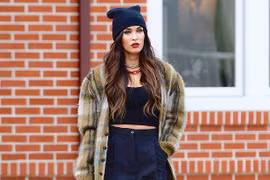 Megan Fox hứng chỉ trích vì không đeo khẩu trang dạo phố