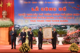 Thủ tướng trao Quyết định công nhận thành phố Tuyên Quang là đô thị loại II