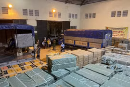Phát hiện kho hàng có dấu hiệu giả mạo lên tới 50 tấn, chủ là người Trung Quốc
