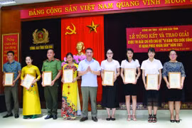 Yên Bái trao giải cuộc thi báo chí với chủ đề “Vì bình yên cuộc sống, vì hạnh phúc Nhân dân”