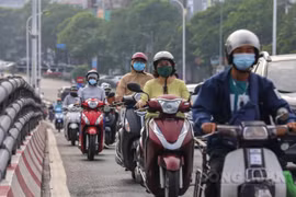 Hà Nội: Đường phố đông đúc trở lại trong thời gian đang thực hiện giãn cách xã hội