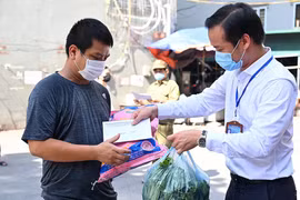 Trên 13 triệu lượt người lao động được nhận tiền hỗ trợ Covid-19