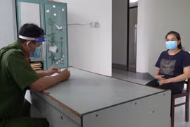 Kiên Giang: Khởi tố người phụ nữ đánh công an để nhân viên “thông chốt” kiểm soát COVID-19